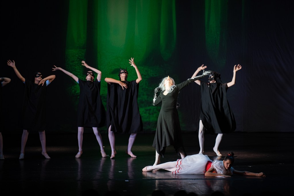 A fragment from our new ballet: “The Adventures of Bogi and Piroska” – the first meeting with&nbsp;witches.